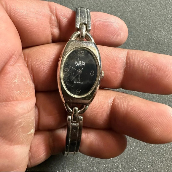 Paris 1937 Ladies Quartz Fashion Watch Silver Tone Black Dial Working - Picture 1 of 10